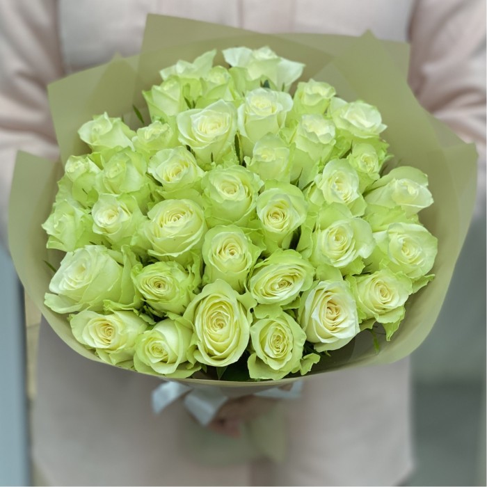 35 белых роз Атена